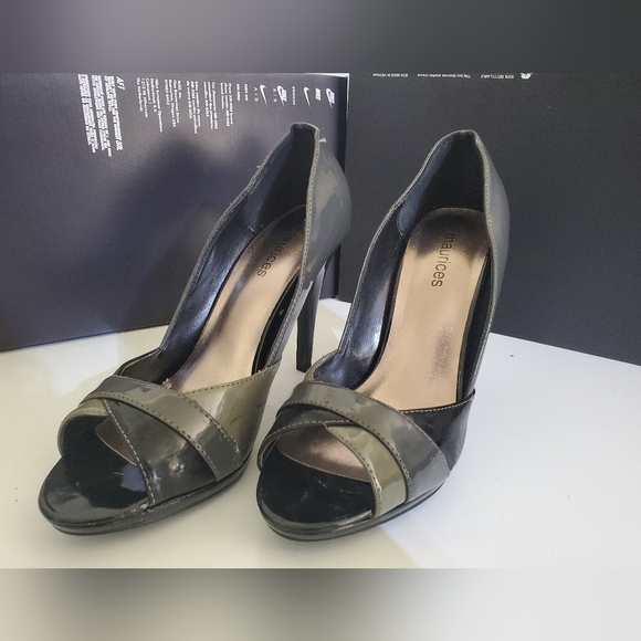 Black/Gray Heels - Picture 3 of 5